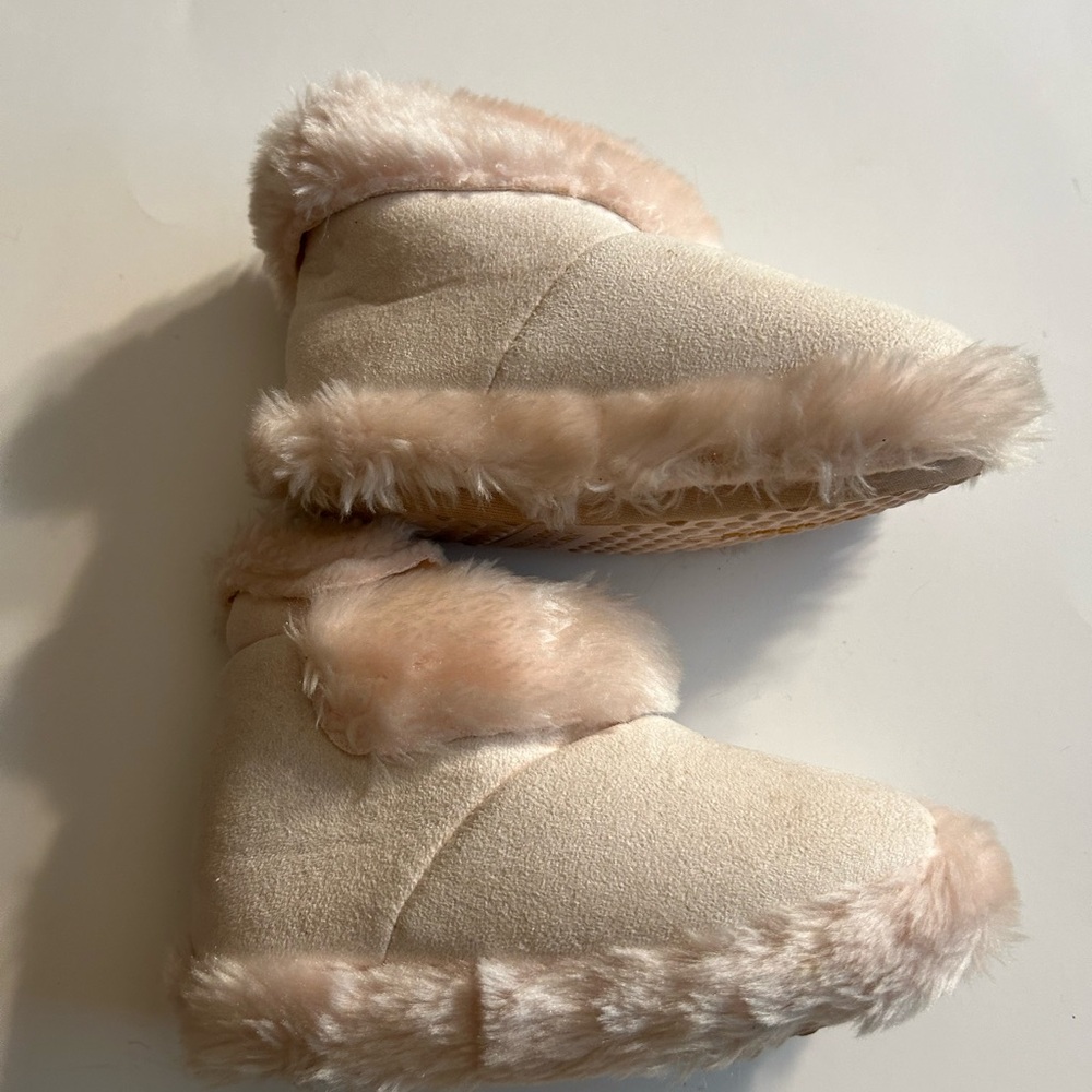 FIRESIDE MISSY SOFT PINK FAUX SUEDE/FUR BOOTIE STYLE SLIPPERS GIRLS SIZE 9/10